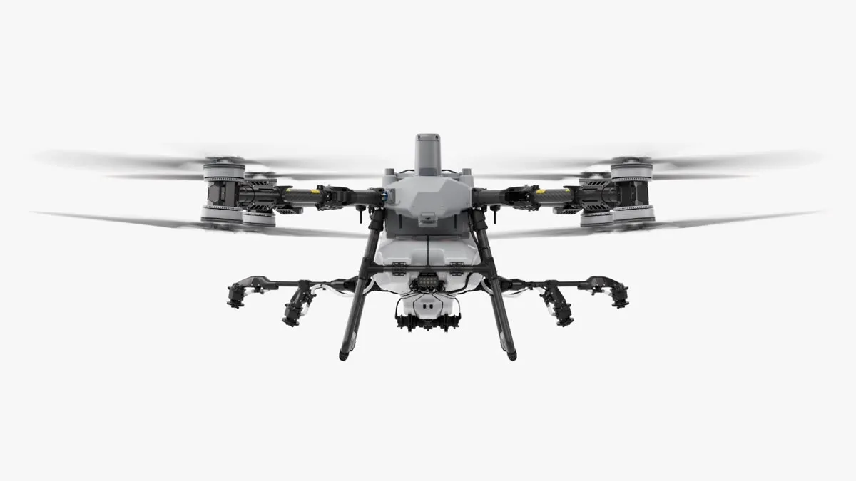 DJI Agras T100 em voo, vista frontal em voo