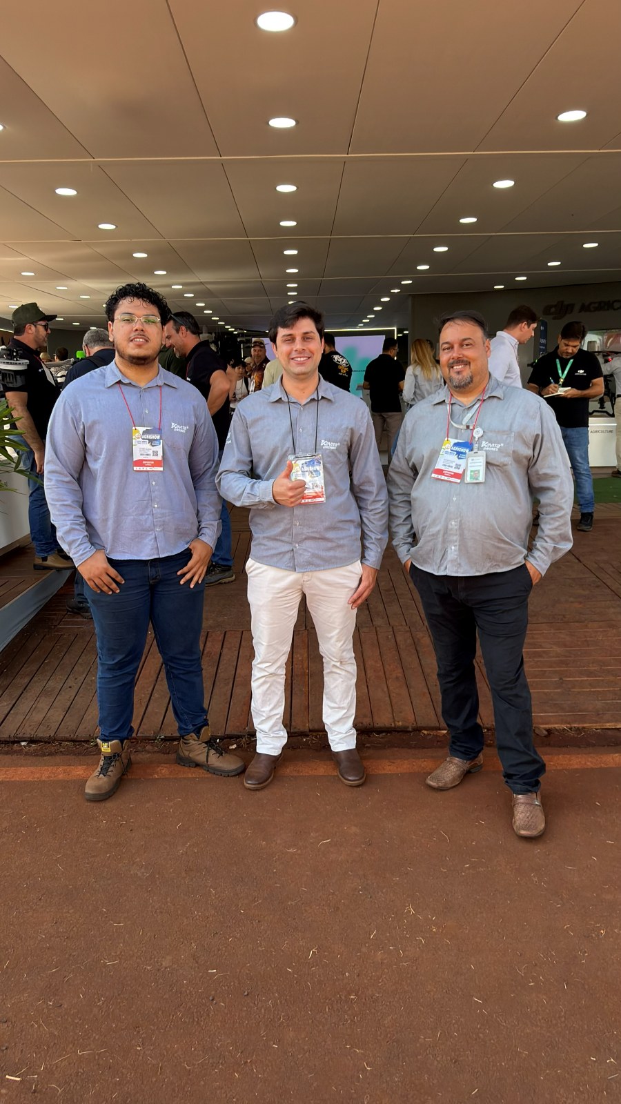 Equipe Kavita Drones em feira agrícola no estande DJI Agriculture