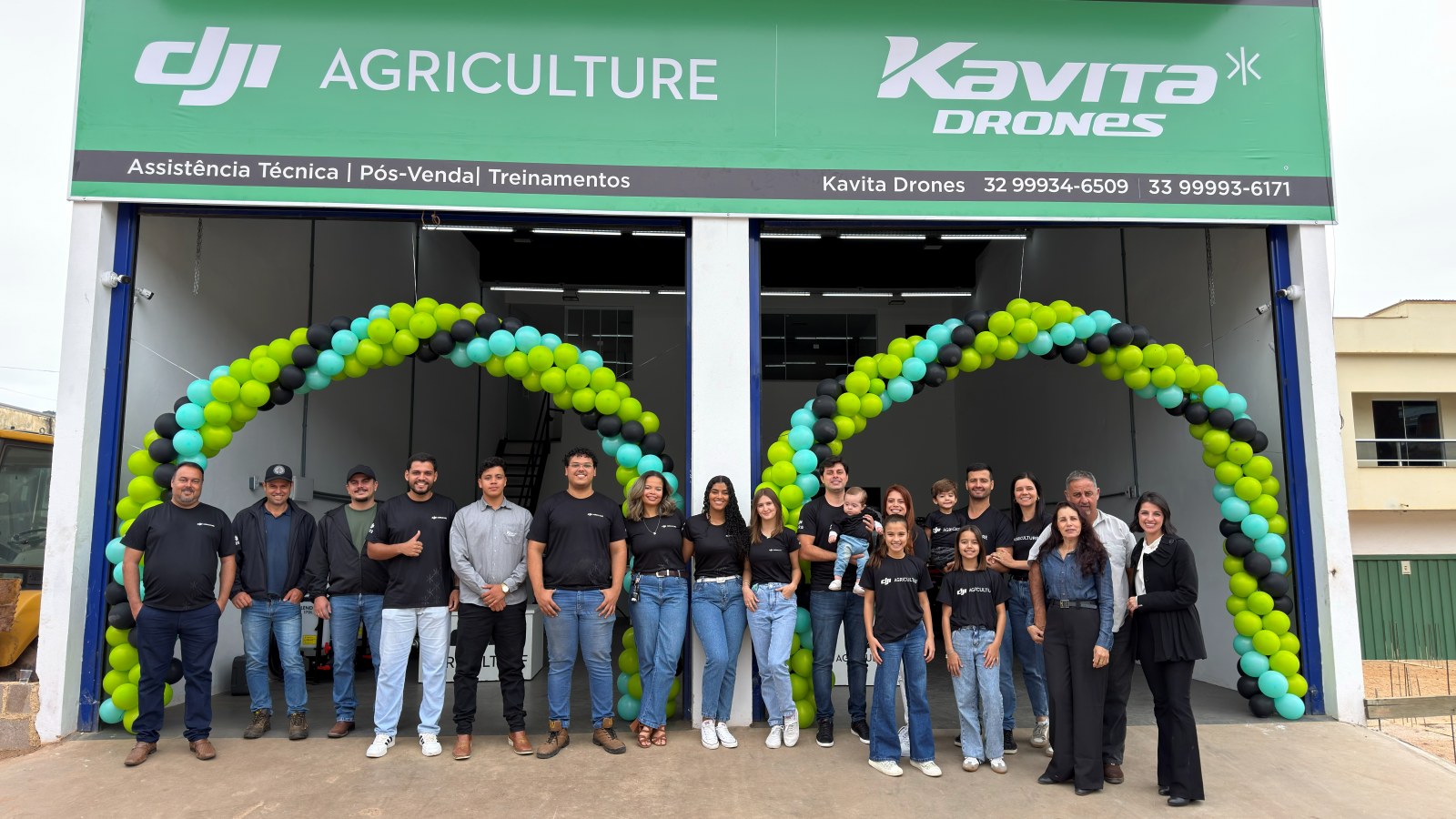 Equipe completa da Kavita Drones na inauguração da loja DJI Agriculture